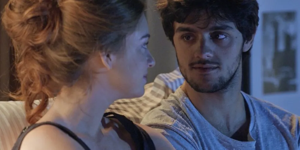 Imagem ilustrativa da imagem Eliza fica surpresa ao ver Jonatas trabalhando como garçom