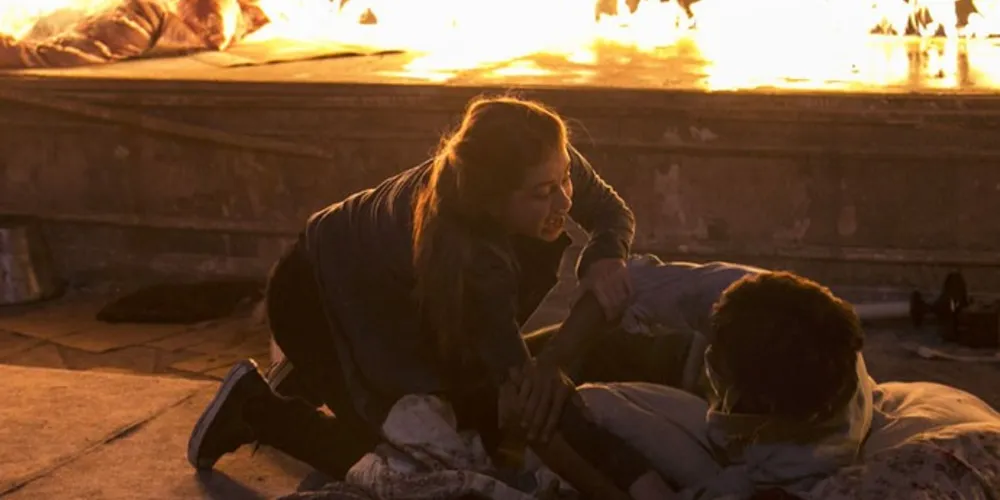 Imagem ilustrativa da imagem Eliza se arrisca em incêndio para tentar salvar a vida de Jonatas