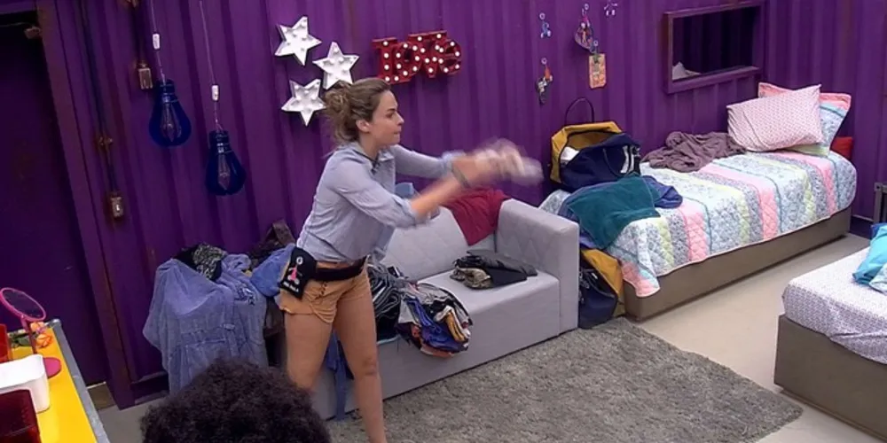 Imagem ilustrativa da imagem Ana Paula entra na casa do BBB16 e vai para o Quarto Roxo