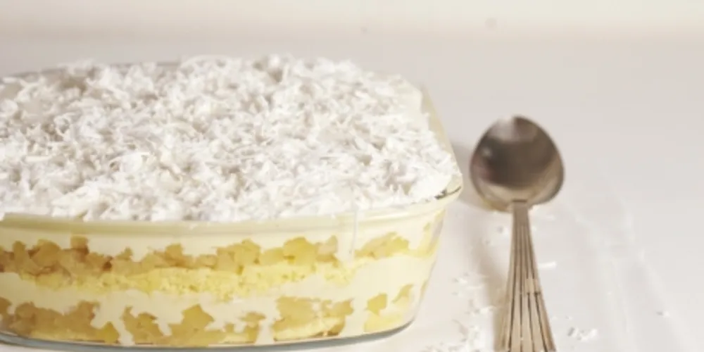 Imagem ilustrativa da imagem Aprenda a fazer um delicioso bolo gelado de abacaxi