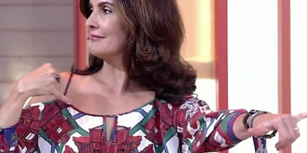 Imagem ilustrativa da imagem Fátima Bernardes dança hit 'Tá Tranquilo, Tá Favorável' ao vivo