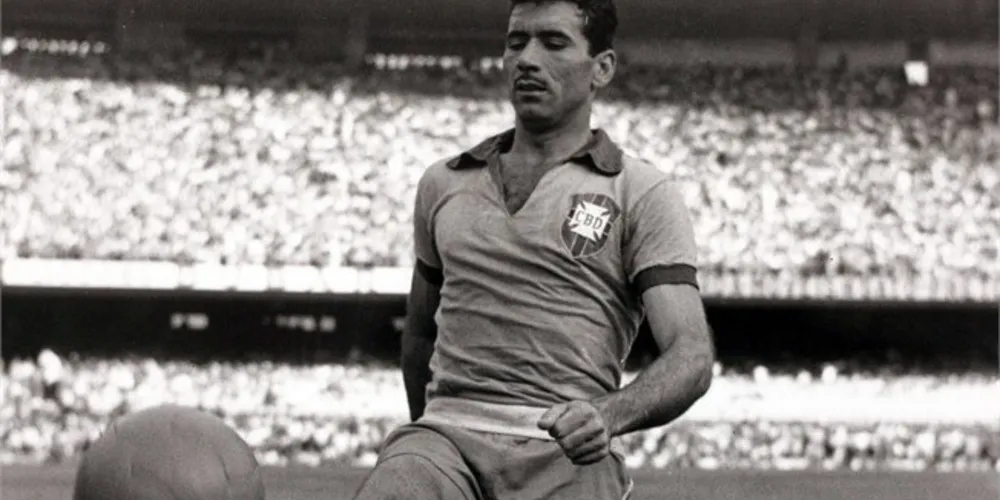 Imagem ilustrativa da imagem Ídolo do Botafogo, Nilton Santos morre aos 88 anos