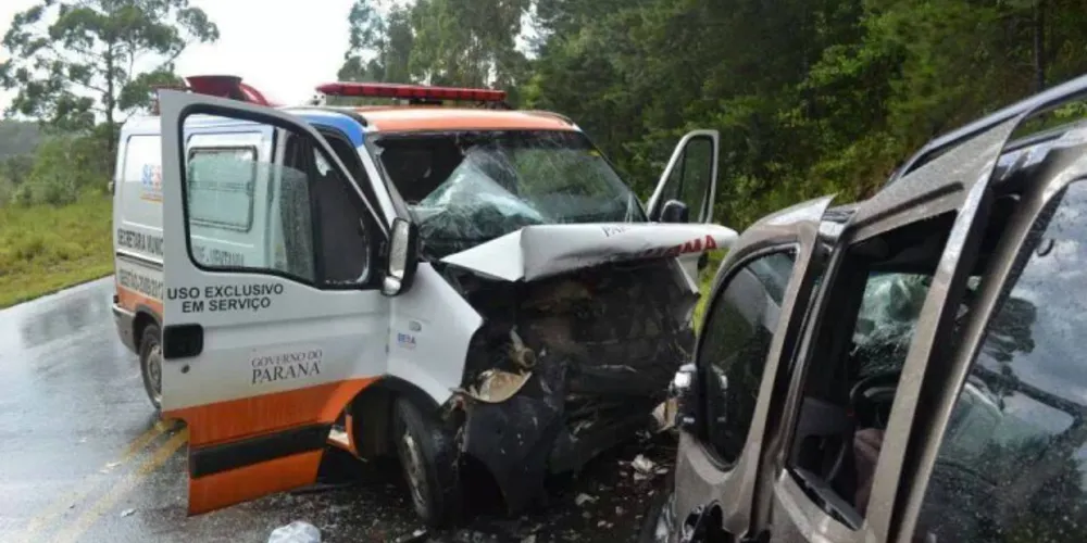 Imagem ilustrativa da imagem Colisão entre ambulância e veículo resulta em morte