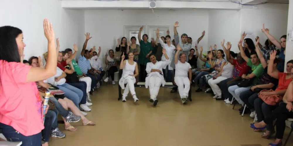 Imagem ilustrativa da imagem Servidores suspendem indicativo de greve na Saúde