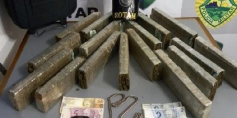 Imagem ilustrativa da imagem PM apreende adolescente com 11 quilos de maconha