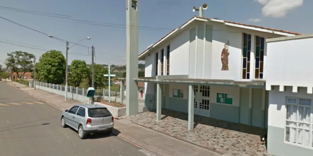 Imagem ilustrativa da imagem Homem tenta agredir padre com cano e acaba preso