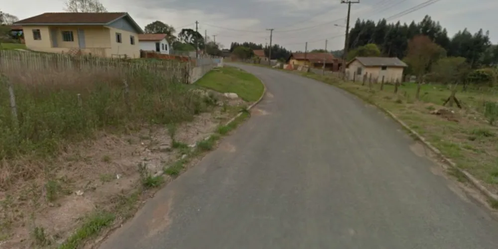 Imagem ilustrativa da imagem Motociclista morre em Irati após bater em poste