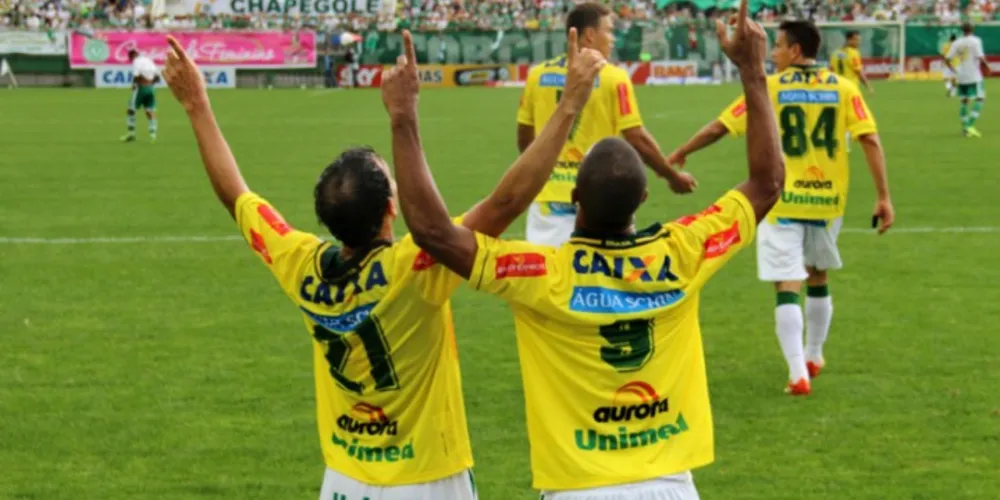 Imagem ilustrativa da imagem Chapecoense vence campeão Palmeiras na despedida da Série B