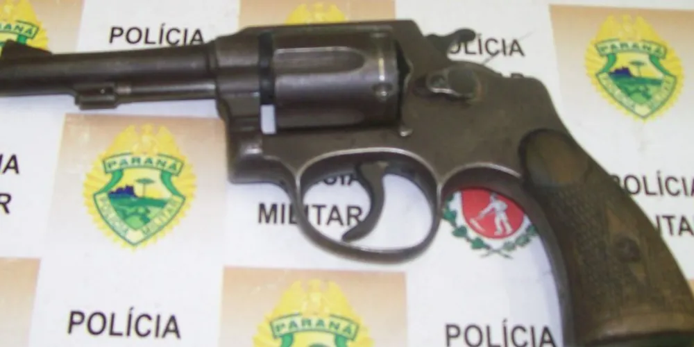Imagem ilustrativa da imagem Rapaz é preso com um '38' em Castro