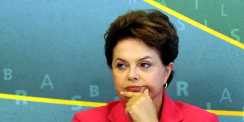 Imagem ilustrativa da imagem Dilma pede desculpas depois de cometer infração de trânsito