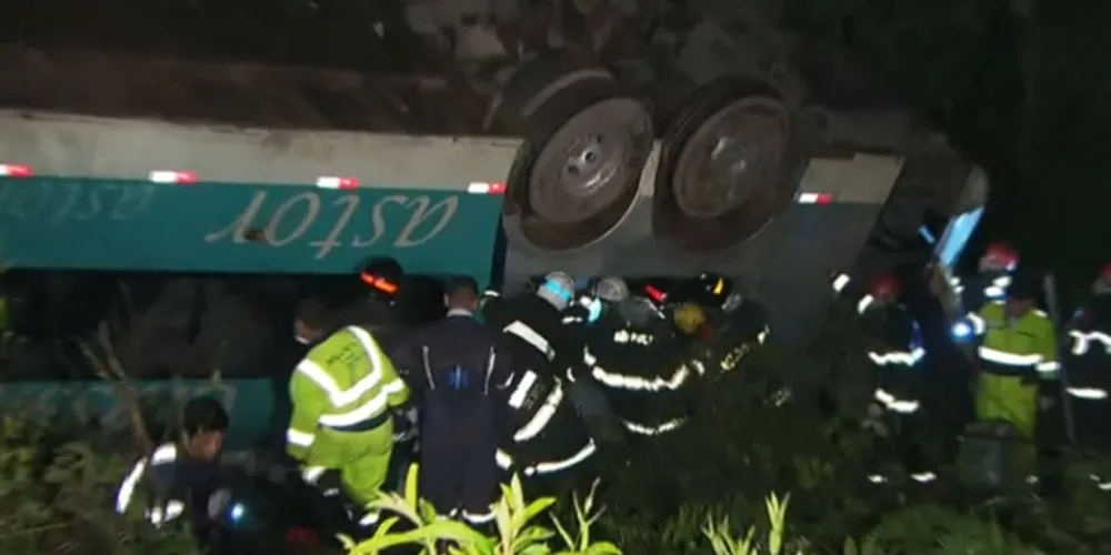 Imagem ilustrativa da imagem PRF confirma 16 mortes em acidente com ônibus 