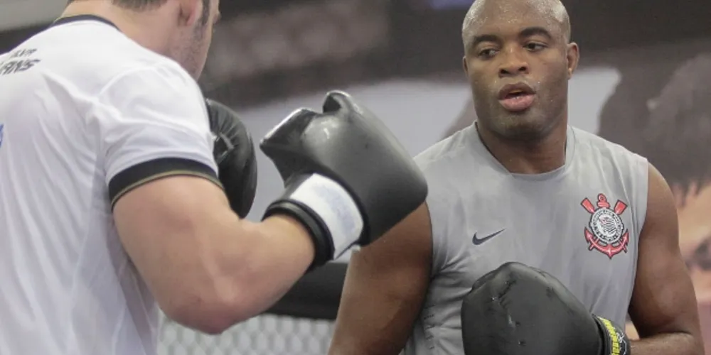 Imagem ilustrativa da imagem Anderson Silva acerta para lutar pelo Corinthians