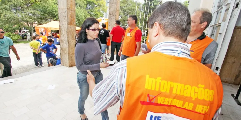 Imagem ilustrativa da imagem Vestibulandos fazem agora segundo dia de provas