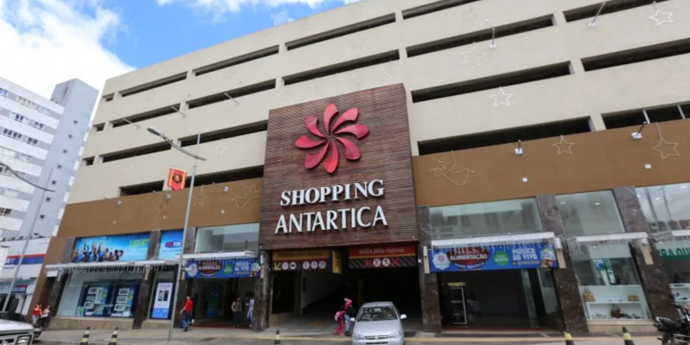 Imagem ilustrativa da imagem Defesa Civil investiga queda de reboco de shopping