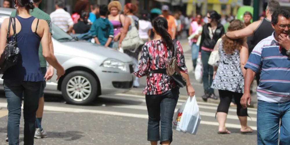 Imagem ilustrativa da imagem Paranaenses preferem lojas de rua pra fazer compras 