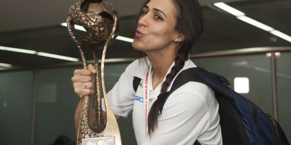 Imagem ilustrativa da imagem Seleção campeã de handebol desembarca em São Paulo