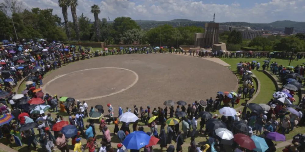 Imagem ilustrativa da imagem Velório de Mandela chega ao fim na sede do governo
