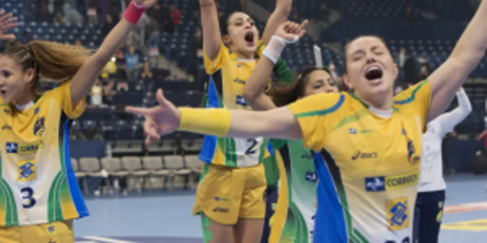 Imagem ilustrativa da imagem Meninas do handebol vão receber módicos R$ 20 mil 