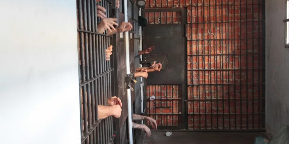 Imagem ilustrativa da imagem Mais de 2,5 mil presos serão liberados no fim de ano no PR