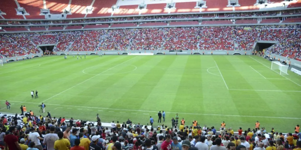 Imagem ilustrativa da imagem Estádio mais caro da Copa apresenta goteiras