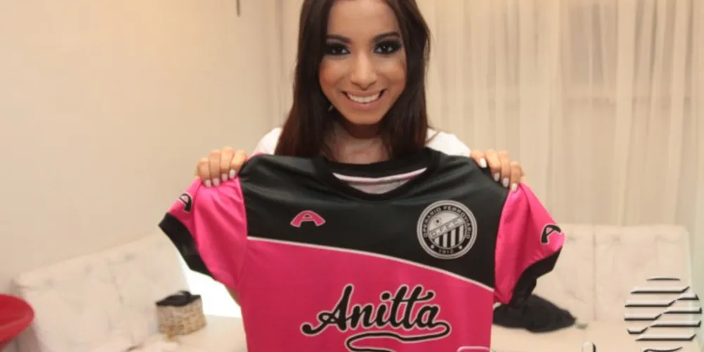 Imagem ilustrativa da imagem Anitta surpreende com nova camisa do Operário