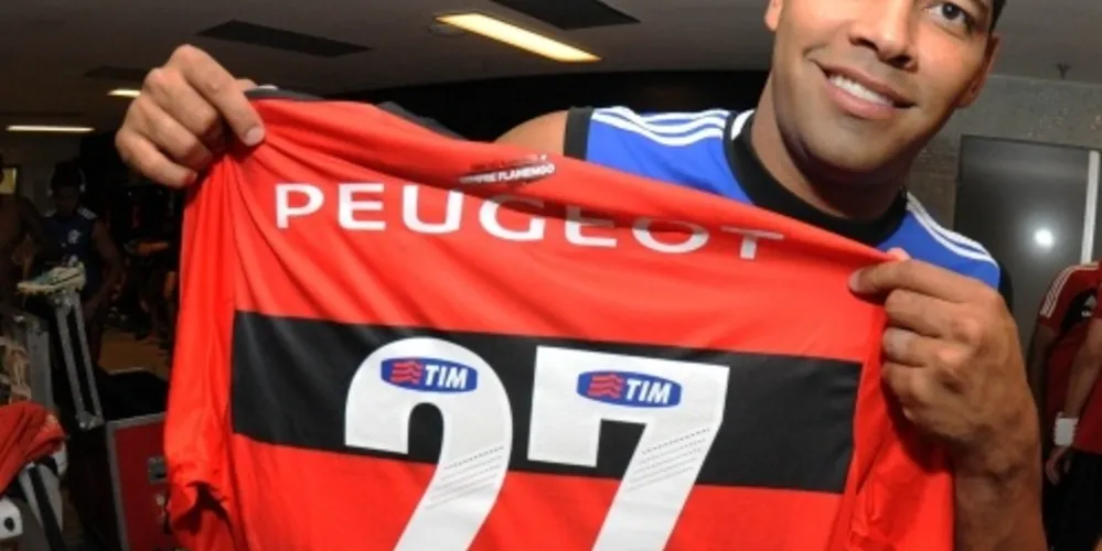 Imagem ilustrativa da imagem Flamengo perde 4 pontos, mas continua na Série A