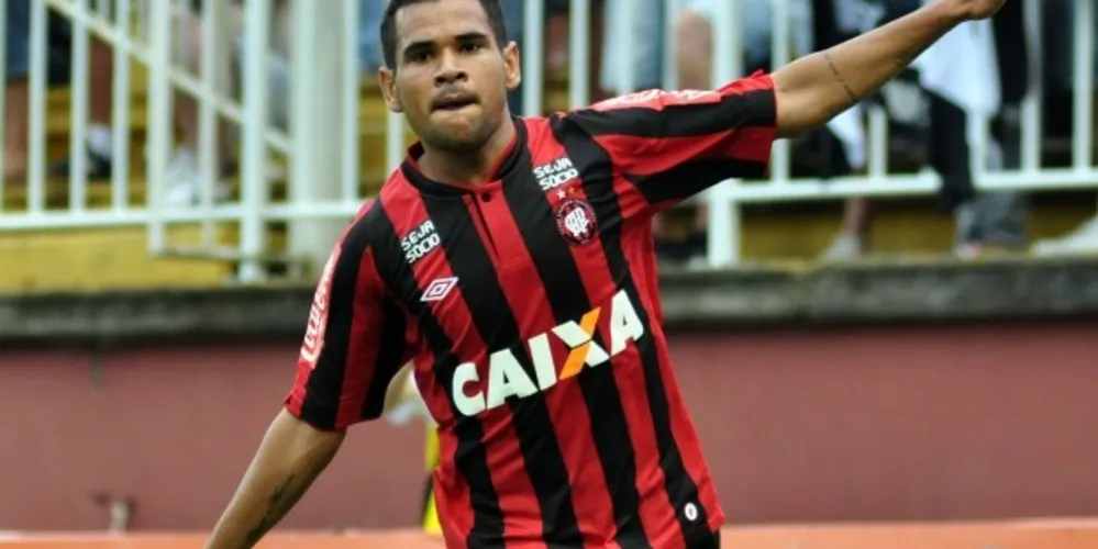 Imagem ilustrativa da imagem Furacão aplica impiedosa goleada e rebaixa Vasco