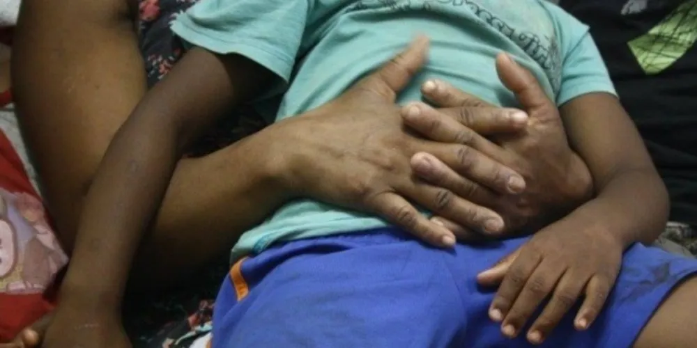 Imagem ilustrativa da imagem Homem é preso por manter família em cárcere por 22 anos
