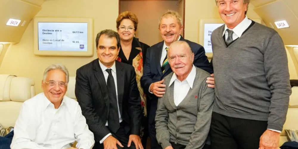 Imagem ilustrativa da imagem FHC, Dilma, Lula, Collor e Sarney. Todos juntos no mesmo vôo