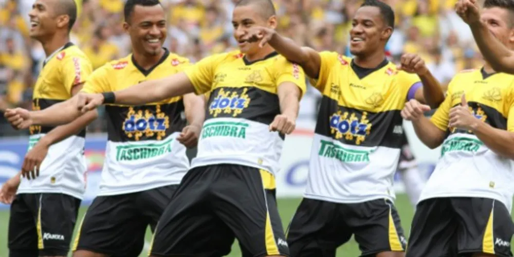 Imagem ilustrativa da imagem Criciúma vence São Paulo e se afasta da zona de rebaixamento
