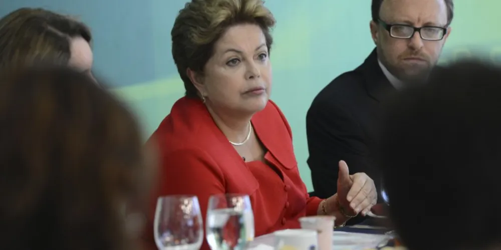 Imagem ilustrativa da imagem Dilma confirma reforma ministerial para janeiro