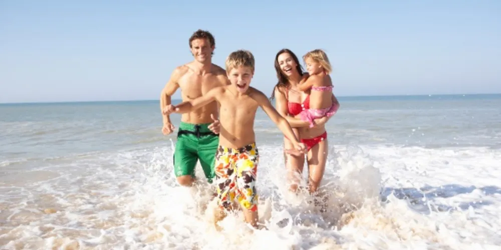 Imagem ilustrativa da imagem Tenha cuidado com crianças de 1 a 4 anos na praia