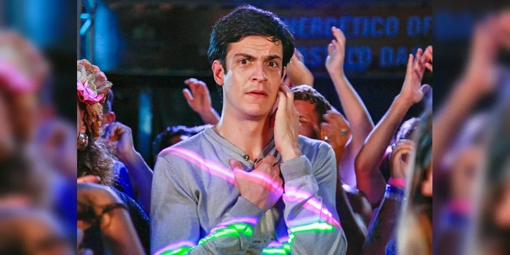 Imagem ilustrativa da imagem Félix vai a baile funk e leva cantada de mecânico