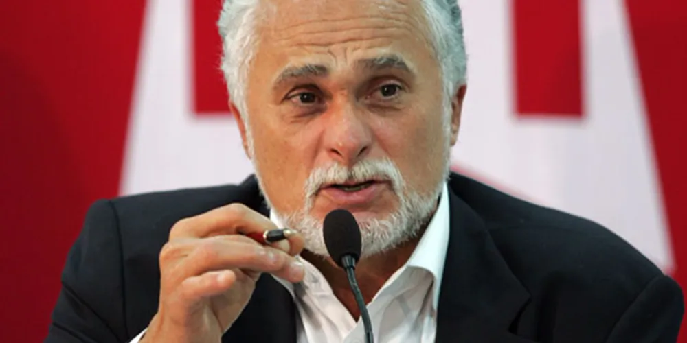 Imagem ilustrativa da imagem José Genoino renuncia ao mandato de deputado federal
