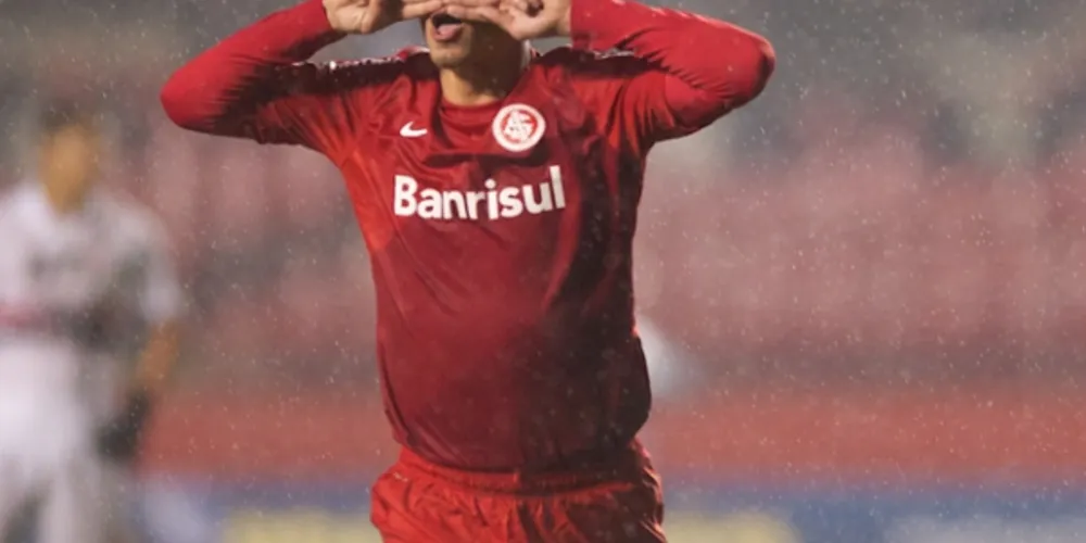 Imagem ilustrativa da imagem Santos confirma Damião e Oswaldo de Oliveira para 2014