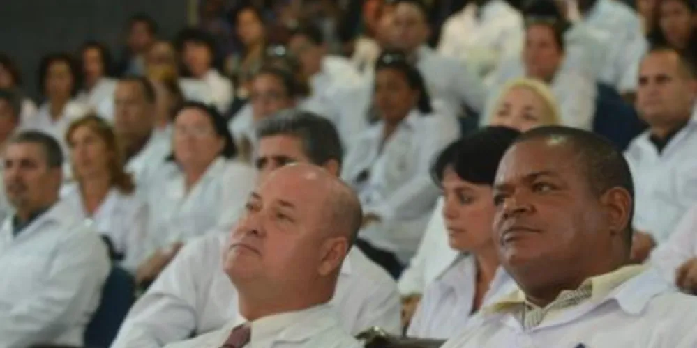 Imagem ilustrativa da imagem 'Mais Médicos' pode ter 13 mil profissionais em 2014