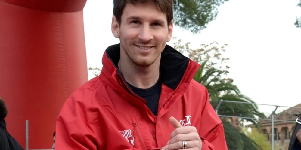 Imagem ilustrativa da imagem Ainda lesionado, Messi volta hoje para Barcelona