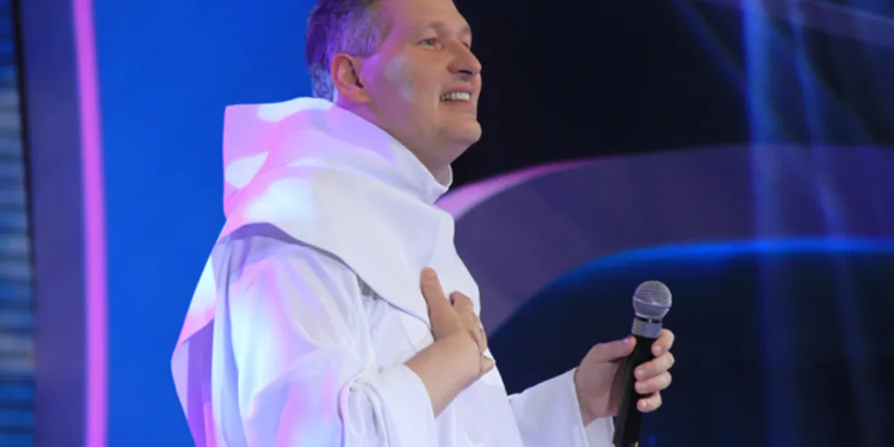 Imagem ilustrativa da imagem Padre dá volta por cima e lança novos trabalhos