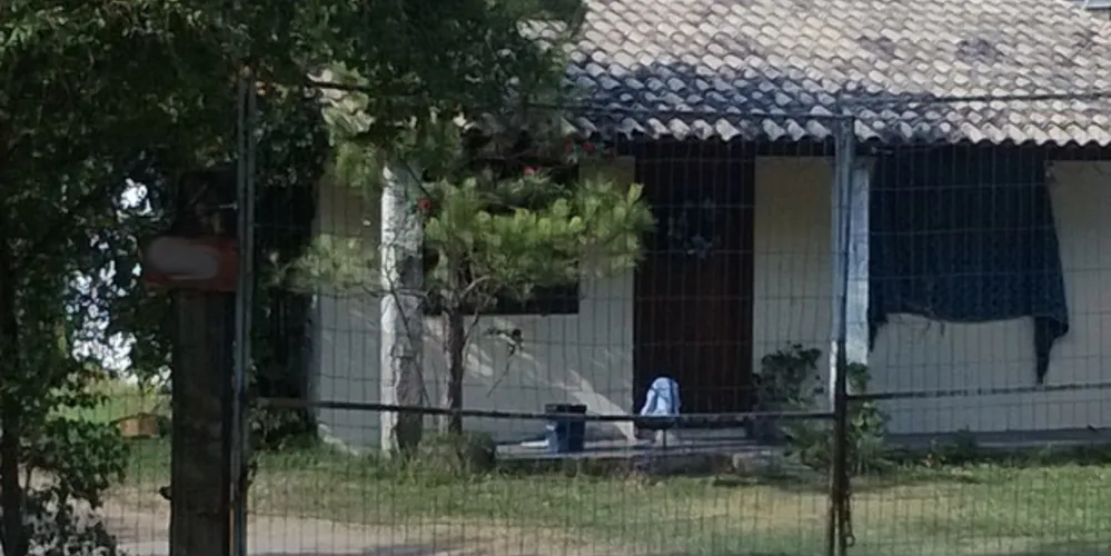 Imagem ilustrativa da imagem Criança morre atropelada pelo pai na garagem de casa