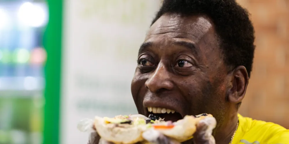 Imagem ilustrativa da imagem Rei do Futebol e do Marketing, Pelé fatura alto com Copa