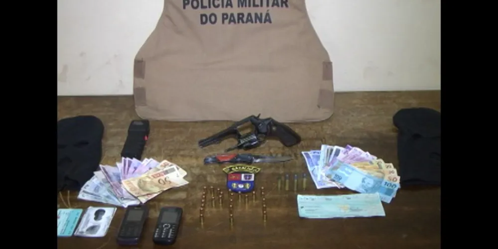 Imagem ilustrativa da imagem Assaltantes de posto de gasolina são presos