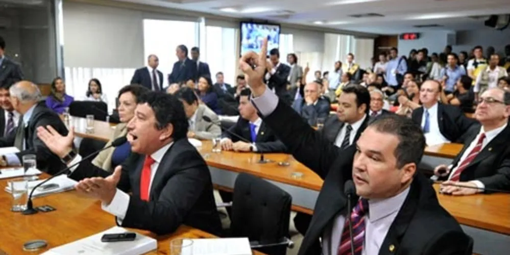 Imagem ilustrativa da imagem Senado pede adiamento de projeto que pune homofóbico