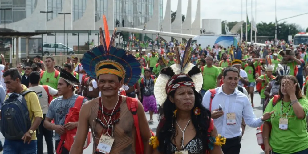 Imagem ilustrativa da imagem Índios protestam em frente ao Palácio do Planalto