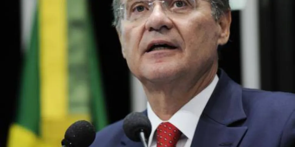 Imagem ilustrativa da imagem Renan devolve R$ 27 mil por usar avião da FAB
