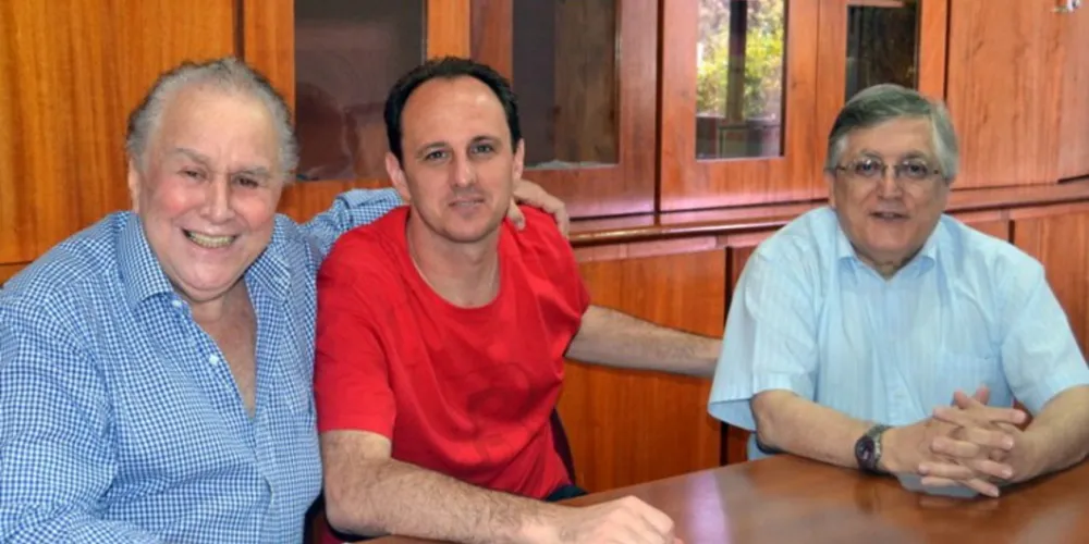 Imagem ilustrativa da imagem Rogério Ceni adia aposentadoria e renova com São Paulo