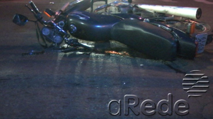 Imagem ilustrativa da imagem Colisão de caminhonete com moto deixa feridos leves