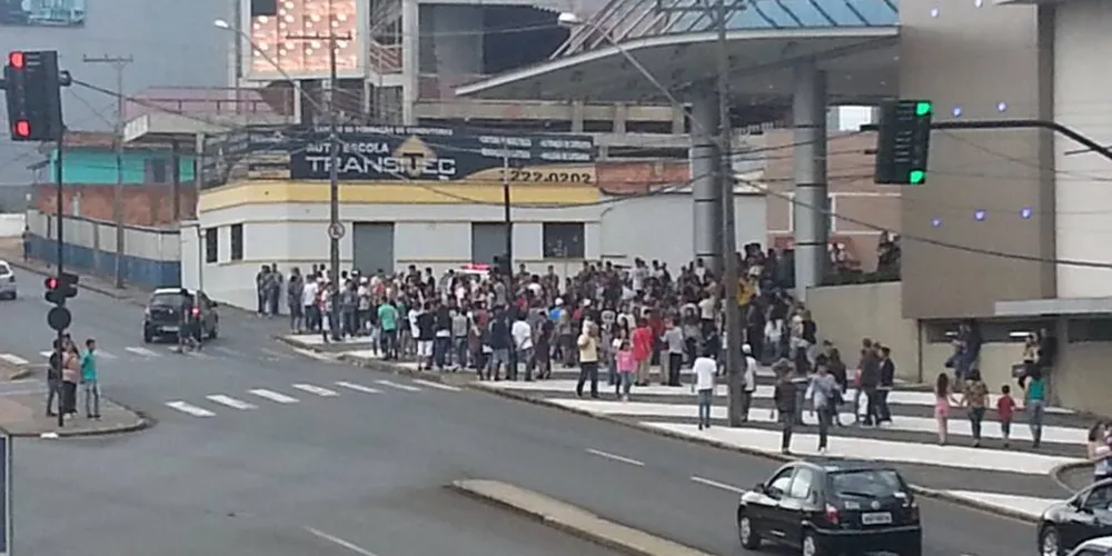 Imagem ilustrativa da imagem Shopping fecha sob ameaça de tumulto na tarde de domingo