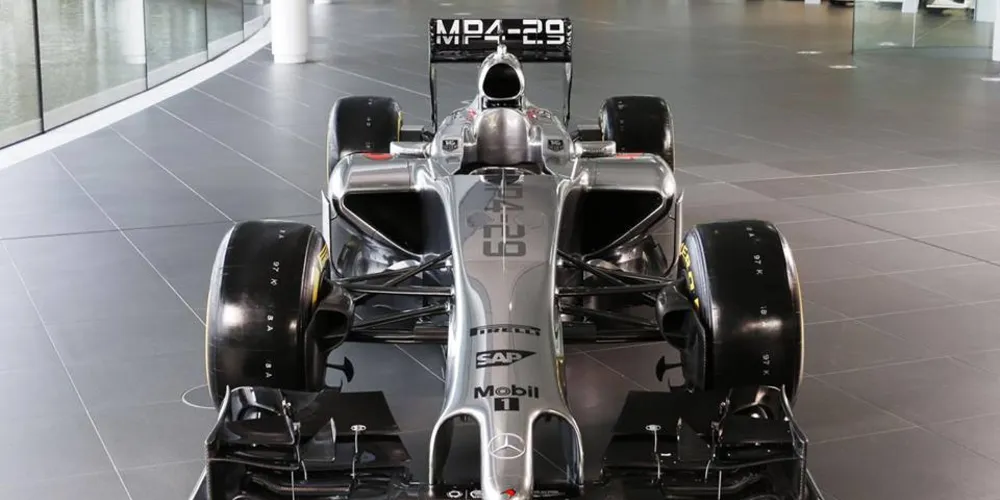 Imagem ilustrativa da imagem McLaren segue Williams e traz novo carro com  bico afinado para 2014