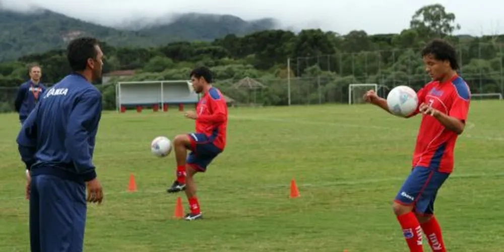 Imagem ilustrativa da imagem Paraná realiza primeiro treino com bola no Ninho da Gralha
