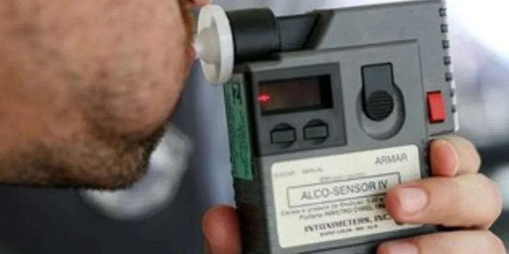 Imagem ilustrativa da imagem Caminhoneiro é preso depois de ser flagrado alcoolizado